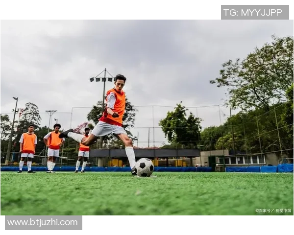 足球明星日常训练揭秘:提升技术与体能的秘密课程与训练方法 足球明星日常训练揭秘:提升技术与体能的秘密课程与训练方法