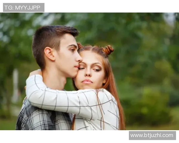 足球明星的魅力与异性缘分揭秘:他们如何赢得爱情与关注 足球明星的魅力与异性缘分揭秘:他们如何赢得爱情与关注